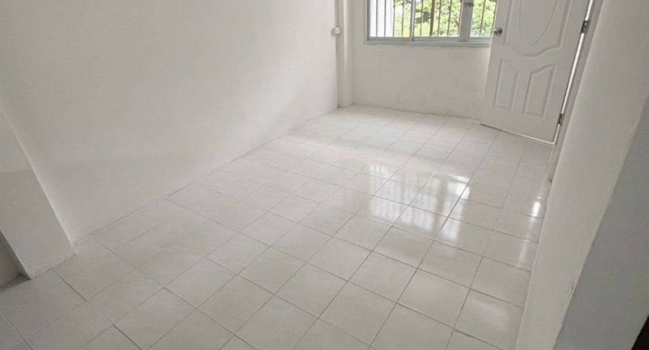 Local comercial en venta de 2 habitaciones en Bang Khen, Bangkok