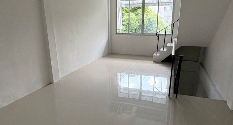 Local comercial en venta de 2 habitaciones en Bang Khen, Bangkok