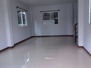 Casa en venta de 3 habitaciones en Nong Chok, Bangkok