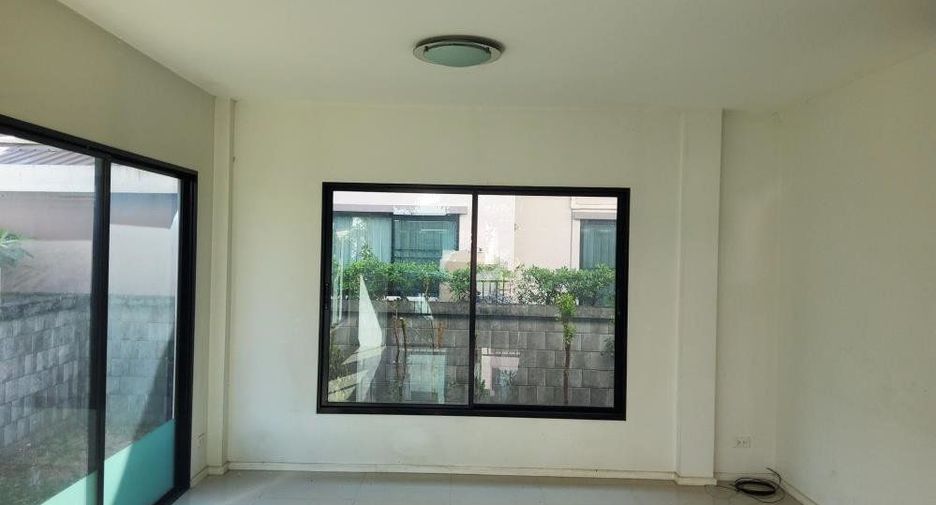 Casa en venta de 4 habitaciones en Lat Krabang, Bangkok