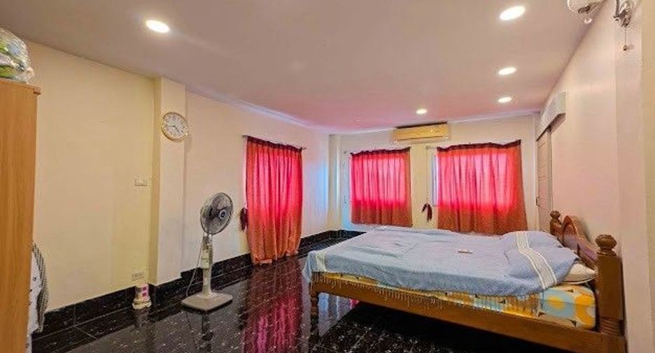 For sale studio townhouse in Chom Thong, Bangkok