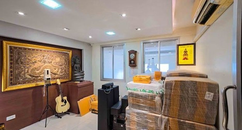 For sale studio townhouse in Chom Thong, Bangkok
