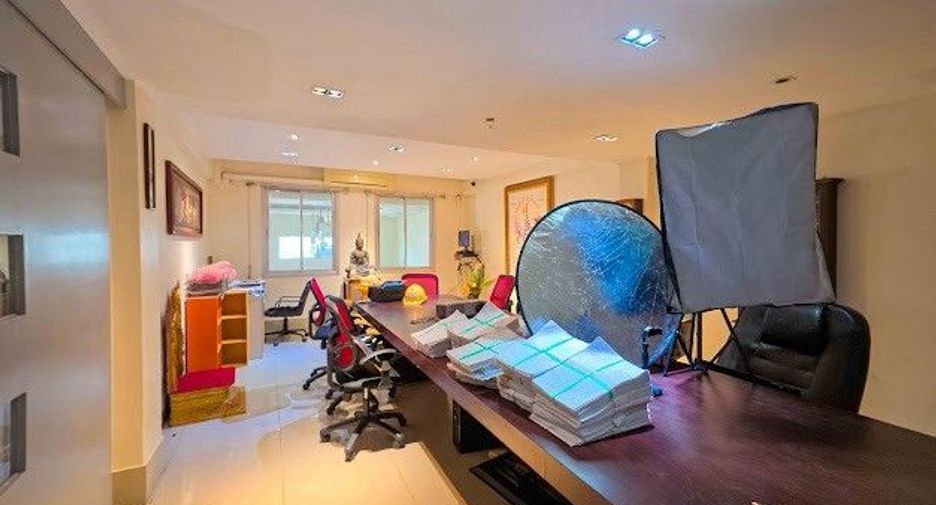 For sale studio townhouse in Chom Thong, Bangkok