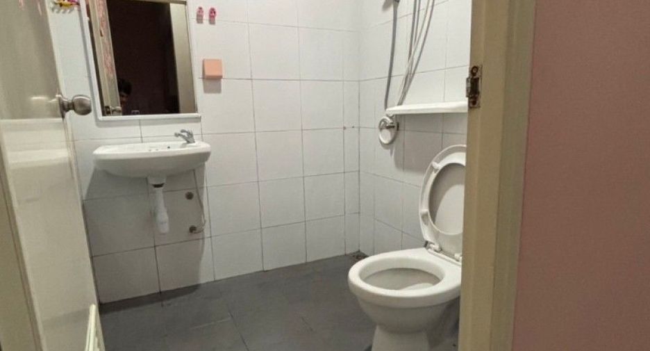 For sale 2 bedrooms townhouse in East Pattaya, Pattaya