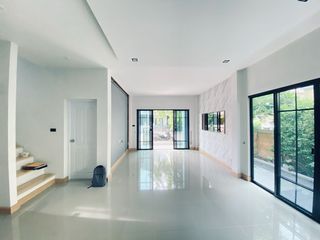 出售 4 卧室 独立屋 在 Khlong Sam Wa, 曼谷