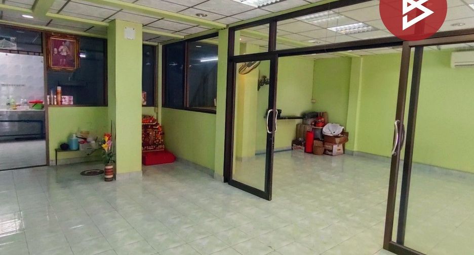 For sale 3 bedrooms townhouse in Mueang Samut Prakan, Samut Prakan