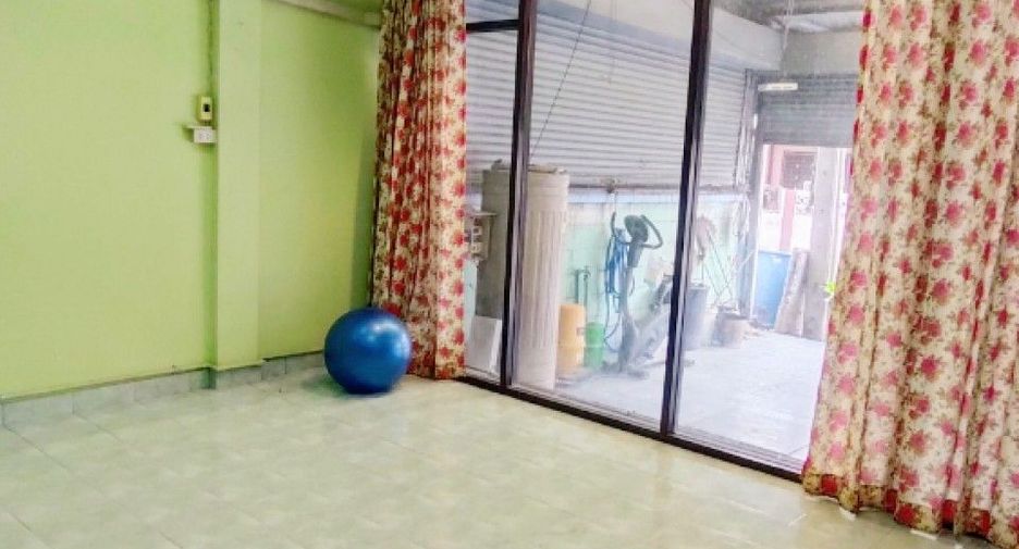 For sale 3 bedrooms townhouse in Mueang Samut Prakan, Samut Prakan