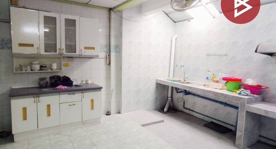 For sale 3 bedrooms townhouse in Mueang Samut Prakan, Samut Prakan