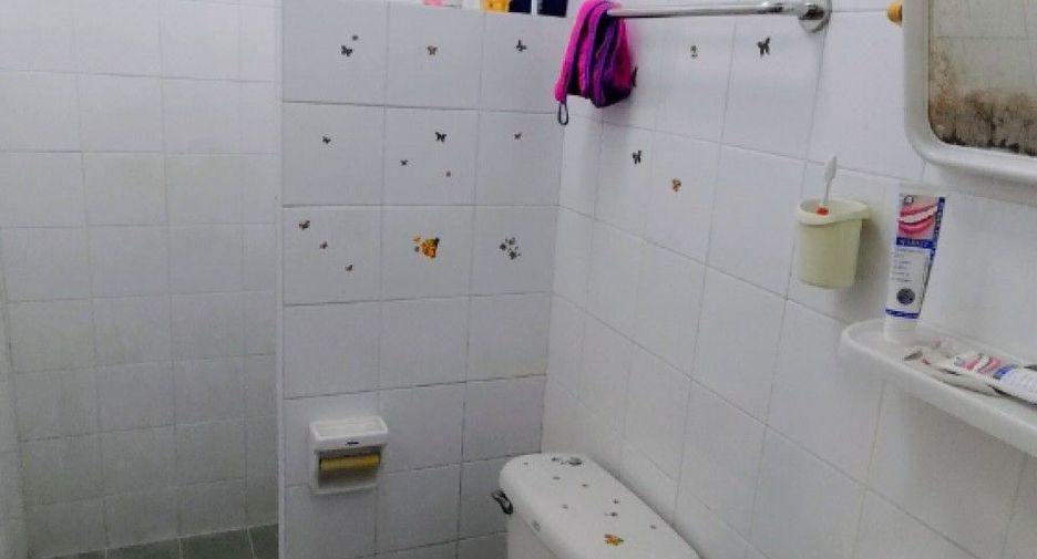 For sale 3 bedrooms townhouse in Mueang Samut Prakan, Samut Prakan