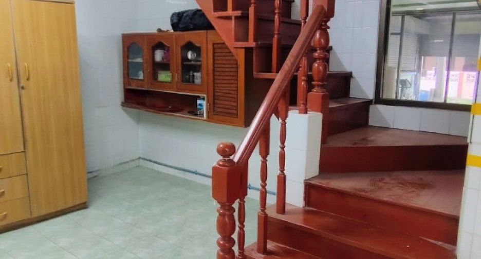 For sale 3 bedrooms townhouse in Mueang Samut Prakan, Samut Prakan