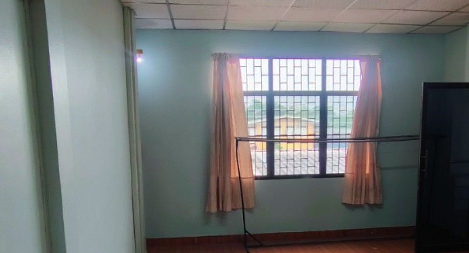 For sale 3 bedrooms townhouse in Mueang Samut Prakan, Samut Prakan