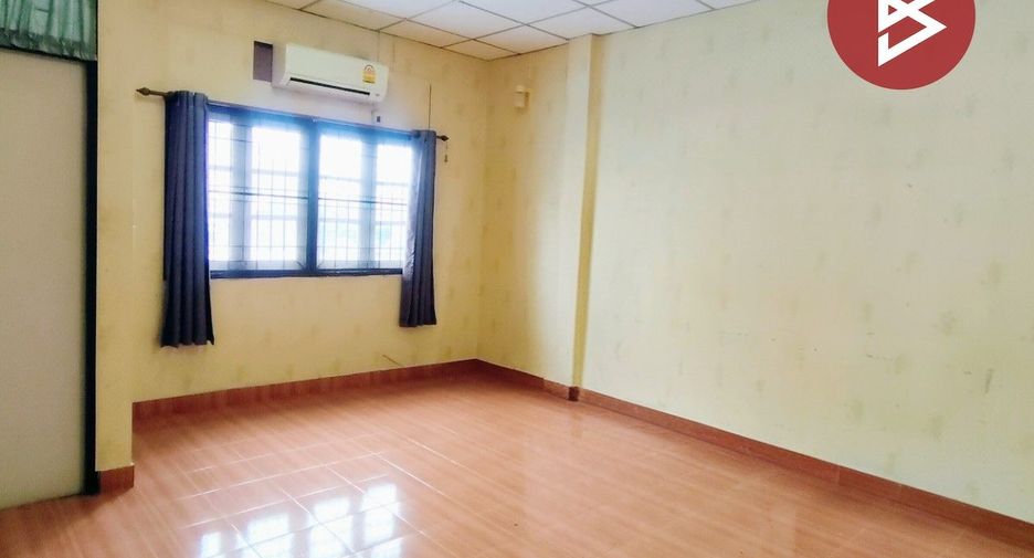 For sale 3 bedrooms townhouse in Mueang Samut Prakan, Samut Prakan