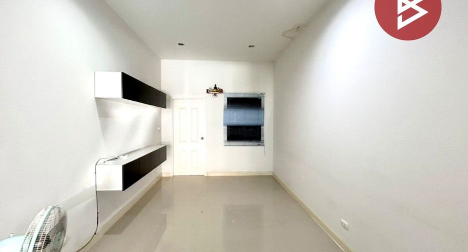 For sale 2 bedrooms townhouse in Phanat Nikhom, Chonburi
