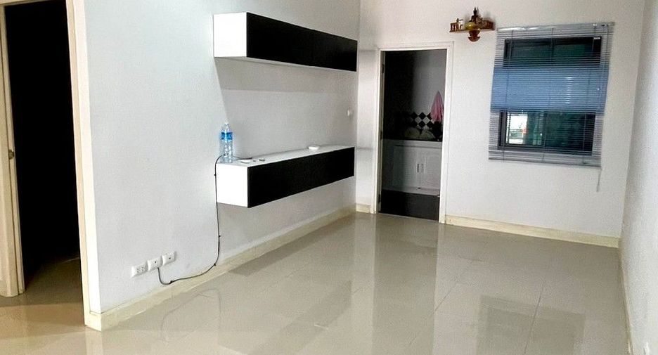 For sale 2 bedrooms townhouse in Phanat Nikhom, Chonburi