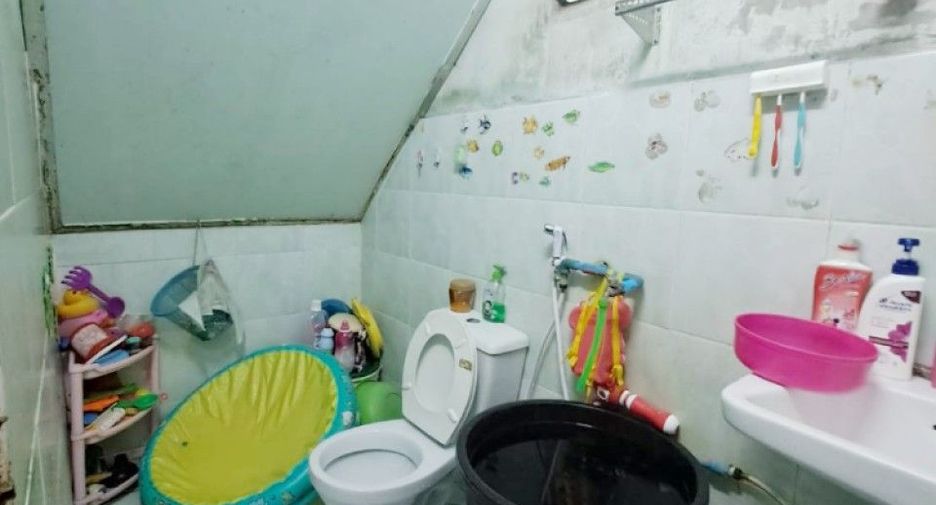For sale 4 bedrooms townhouse in Nong Chok, Bangkok