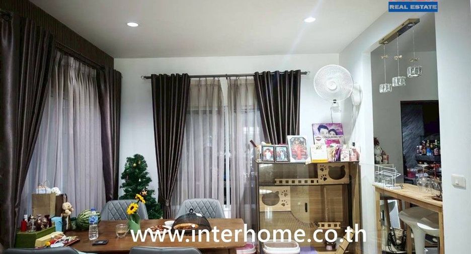 For sale 5 bedrooms townhouse in Mueang Pathum Thani, Pathum Thani