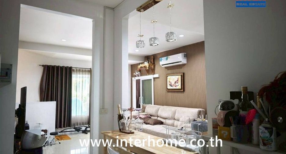 For sale 5 bedrooms townhouse in Mueang Pathum Thani, Pathum Thani