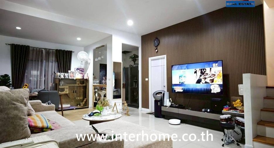 For sale 5 bedrooms townhouse in Mueang Pathum Thani, Pathum Thani