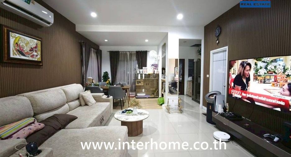 For sale 5 bedrooms townhouse in Mueang Pathum Thani, Pathum Thani