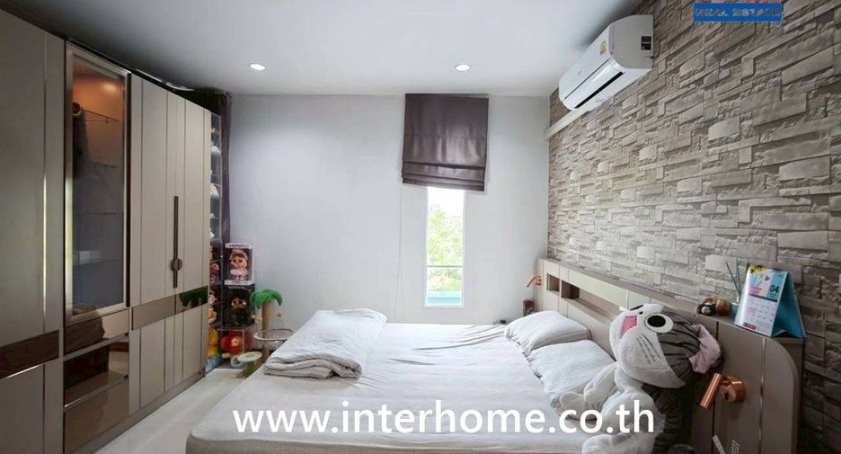 For sale 5 bedrooms townhouse in Mueang Pathum Thani, Pathum Thani