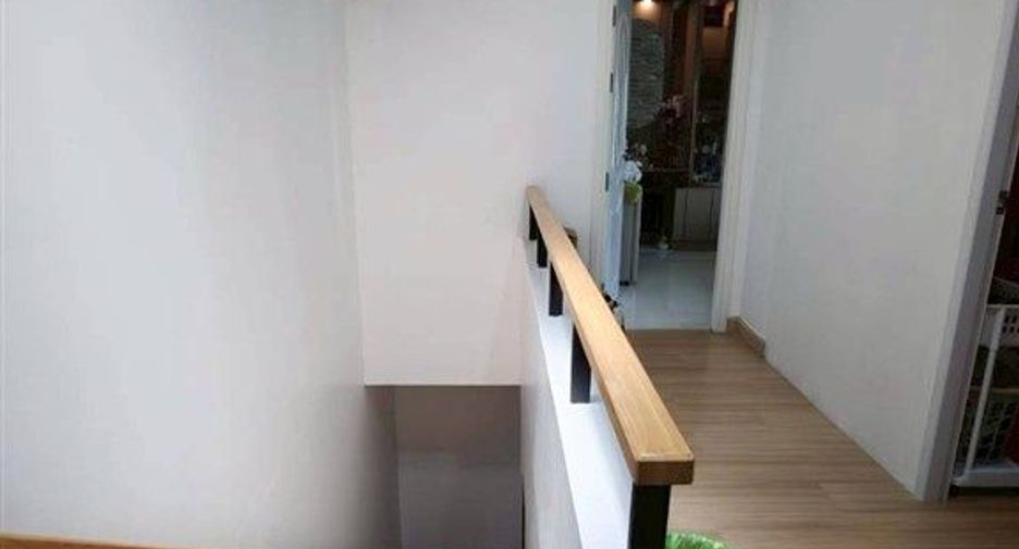 For sale 5 bedrooms townhouse in Mueang Pathum Thani, Pathum Thani