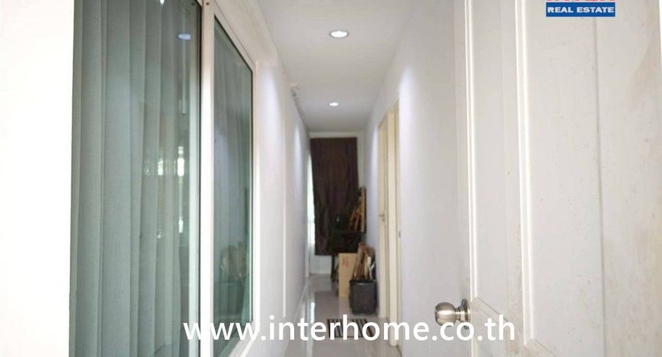 For sale 5 bedrooms townhouse in Mueang Pathum Thani, Pathum Thani