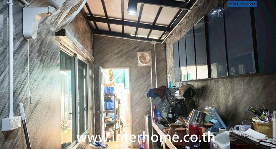 For sale 5 bedrooms townhouse in Mueang Pathum Thani, Pathum Thani