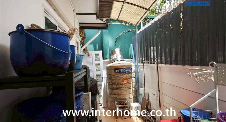 For sale 5 bedrooms townhouse in Mueang Pathum Thani, Pathum Thani