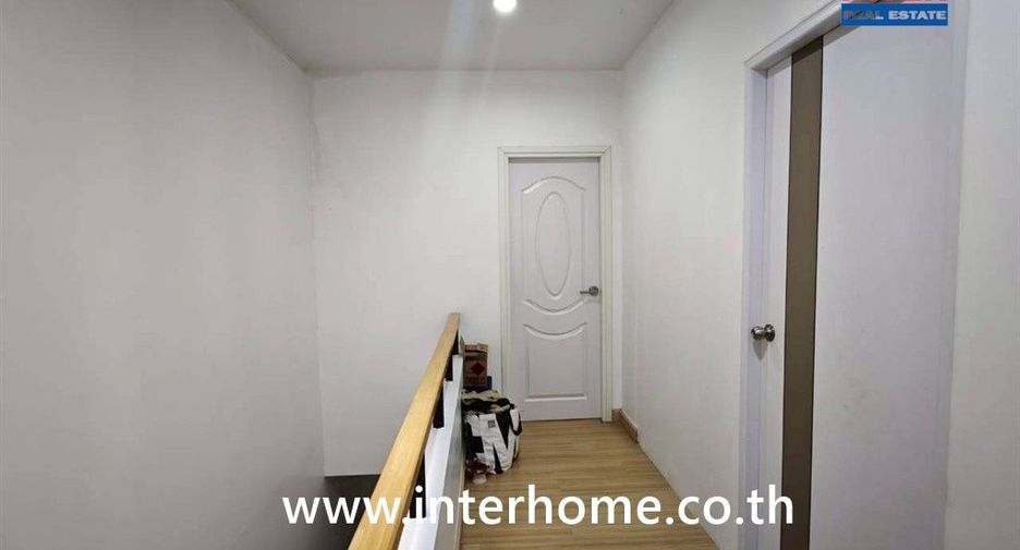 For sale 5 bedrooms townhouse in Mueang Pathum Thani, Pathum Thani