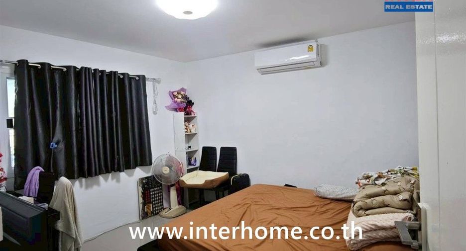 For sale 5 bedrooms townhouse in Mueang Pathum Thani, Pathum Thani