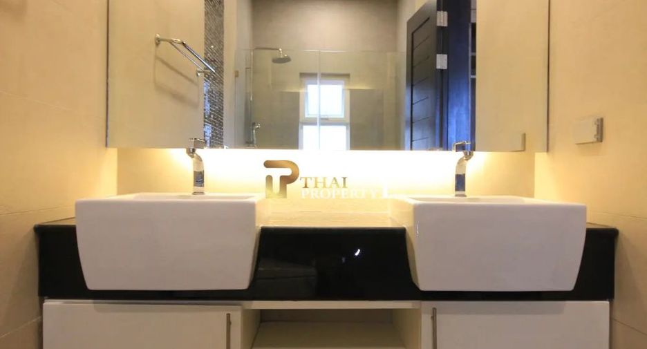 For sale 4 bedrooms villa in Hua Hin, Prachuap Khiri Khan