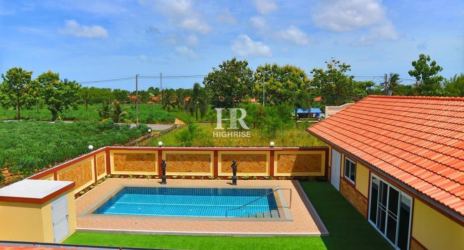 For sale 4 bedrooms villa in Bang Lamung, Chonburi