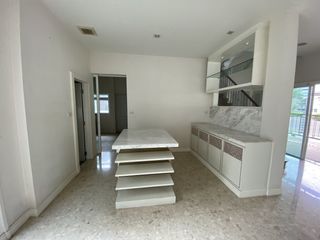 For sale 5 bedrooms house in Saphan Sung, Bangkok
