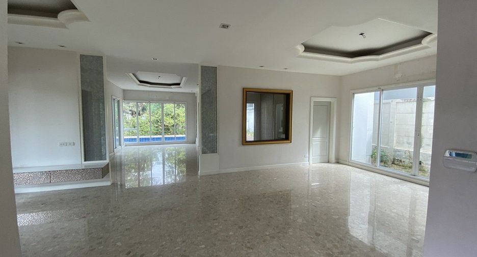 For sale 5 bedrooms house in Saphan Sung, Bangkok