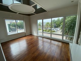 For sale 5 bedrooms house in Saphan Sung, Bangkok