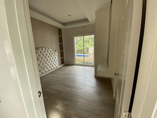 For sale 5 bedrooms house in Saphan Sung, Bangkok