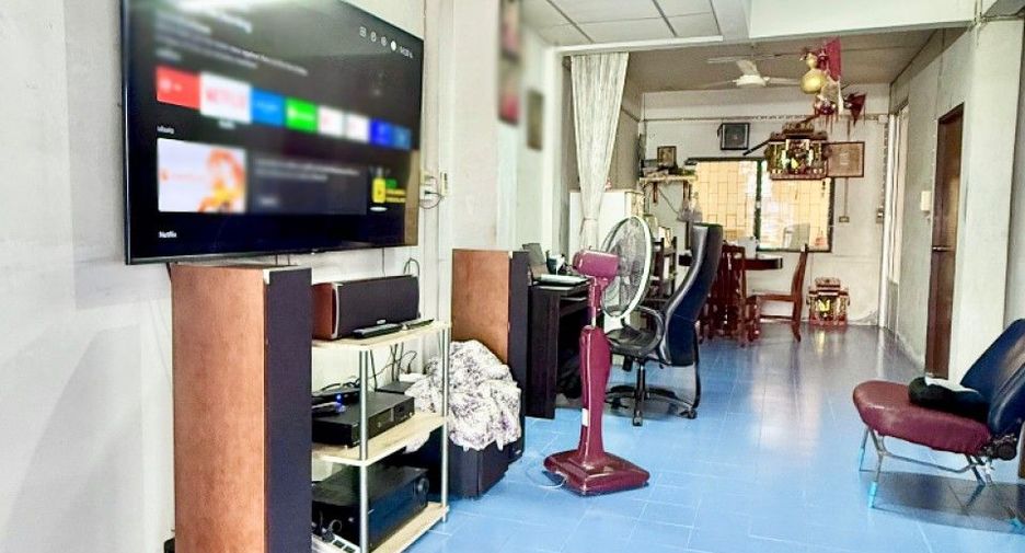 For sale 3 bedrooms townhouse in Ban Bueng, Chonburi