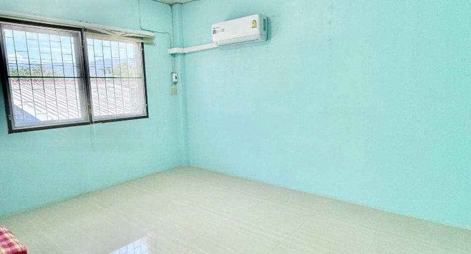 For sale 3 bedrooms townhouse in Ban Bueng, Chonburi