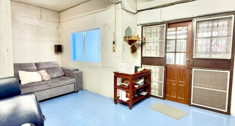 For sale 3 bedrooms townhouse in Ban Bueng, Chonburi