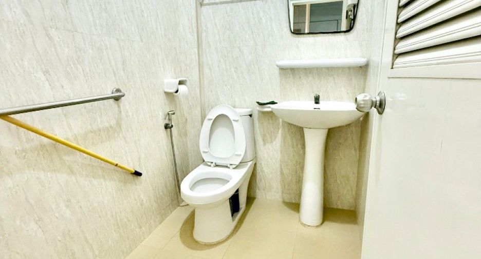 For sale 3 bedrooms townhouse in Ban Bueng, Chonburi