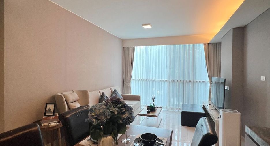 For rent 2 bedrooms condo in Watthana, Bangkok