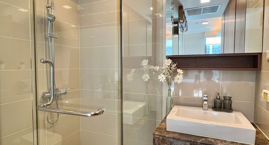 For rent 2 bedrooms condo in Watthana, Bangkok