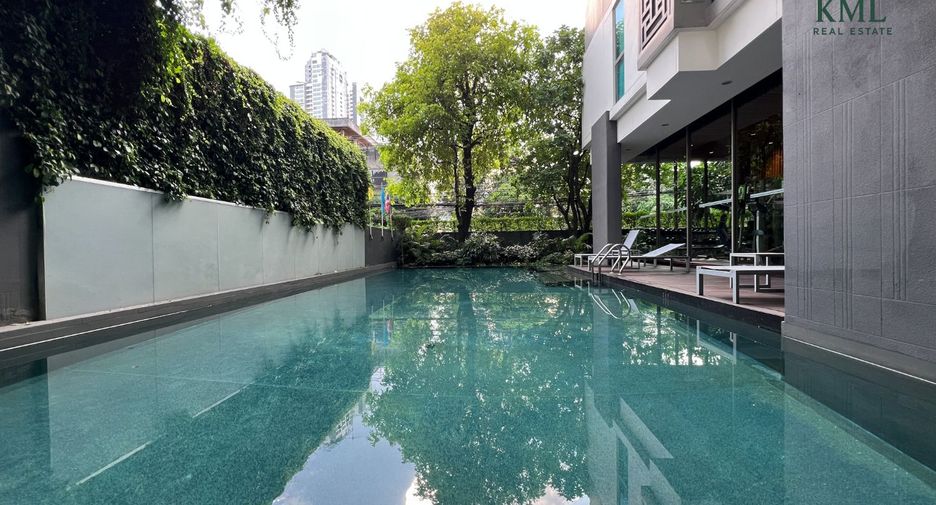 For rent 2 bedrooms condo in Watthana, Bangkok