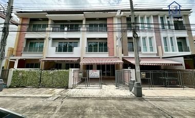 Casa en venta de 3 habitaciones en Lat Phrao, Bangkok
