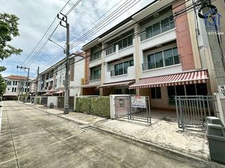 À vendre 3 chambres maison à Lat Phrao, Bangkok