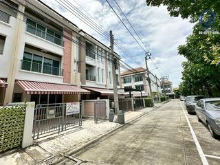 À vendre 3 chambres maison à Lat Phrao, Bangkok