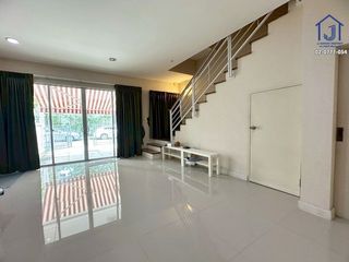 À vendre 3 chambres maison à Lat Phrao, Bangkok