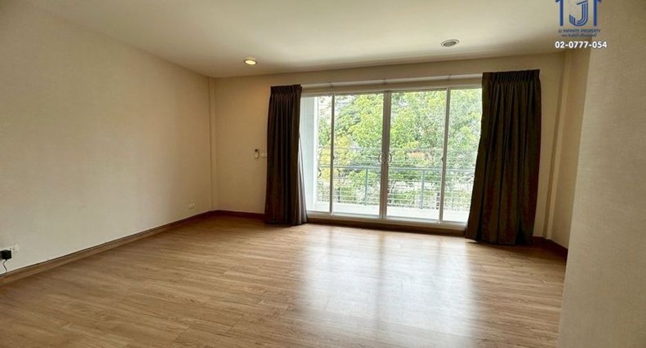 Casa en venta de 3 habitaciones en Lat Phrao, Bangkok