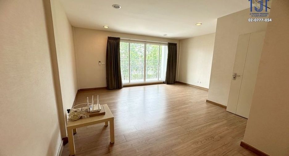 Casa en venta de 3 habitaciones en Lat Phrao, Bangkok