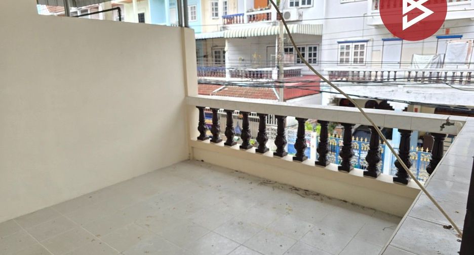 Casa adosada en venta de 4 habitaciones en Bangkok Noi, Bangkok